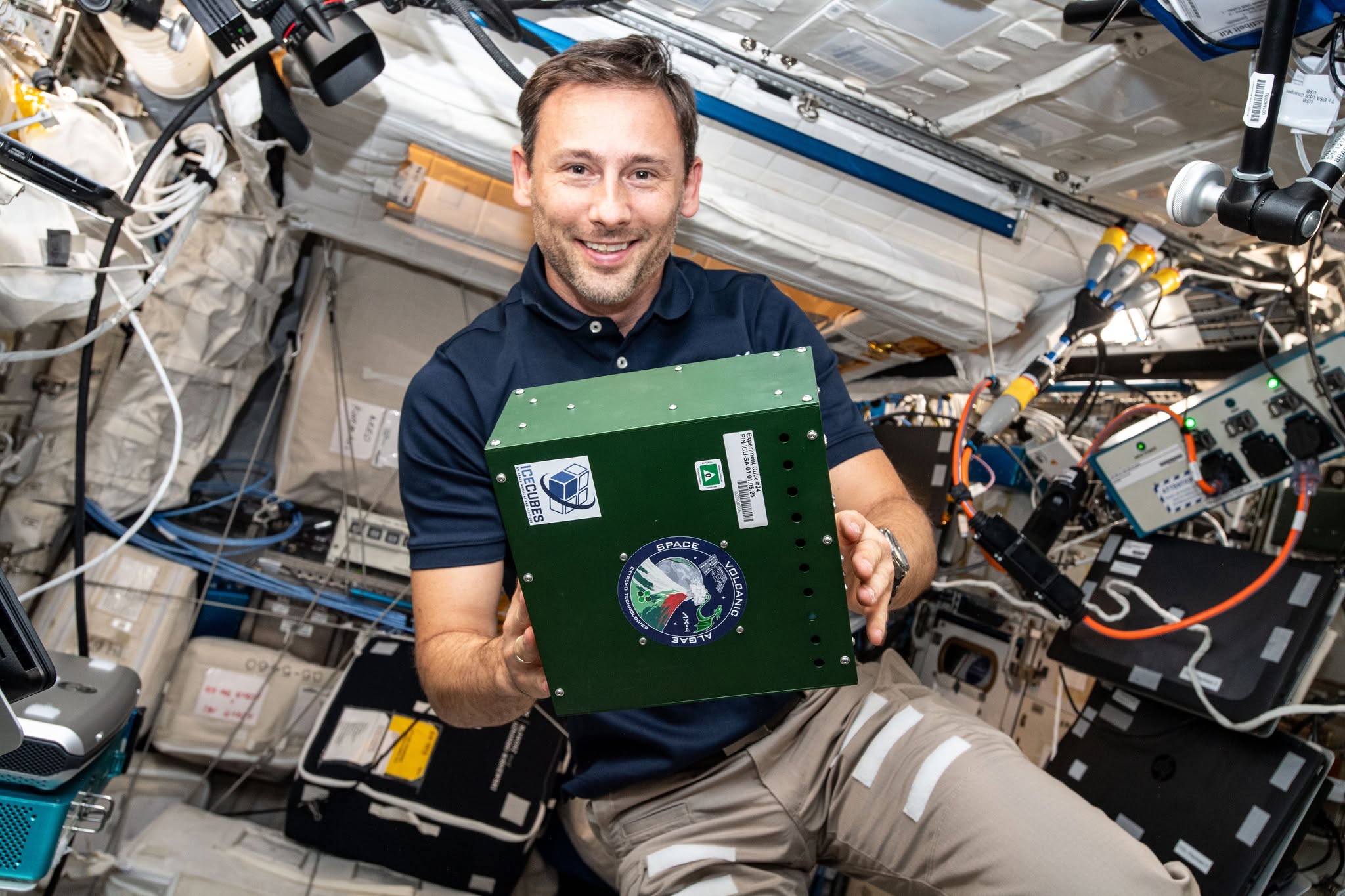 astronauta w laboratotium